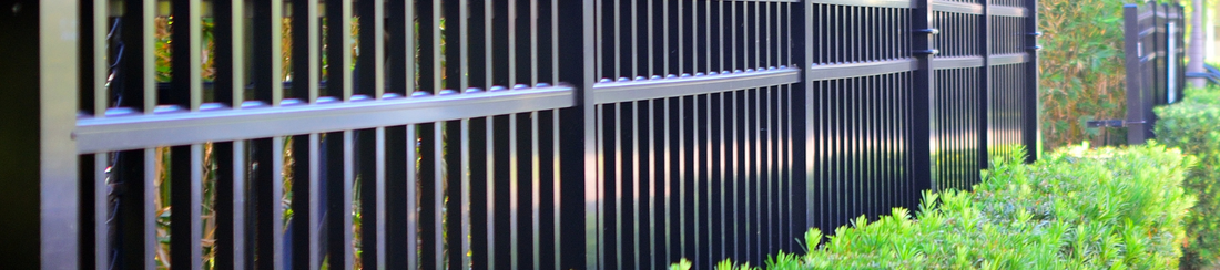 Nové oplotenie domu: Čo zvážiť pri výbere a aké máte možnosti?