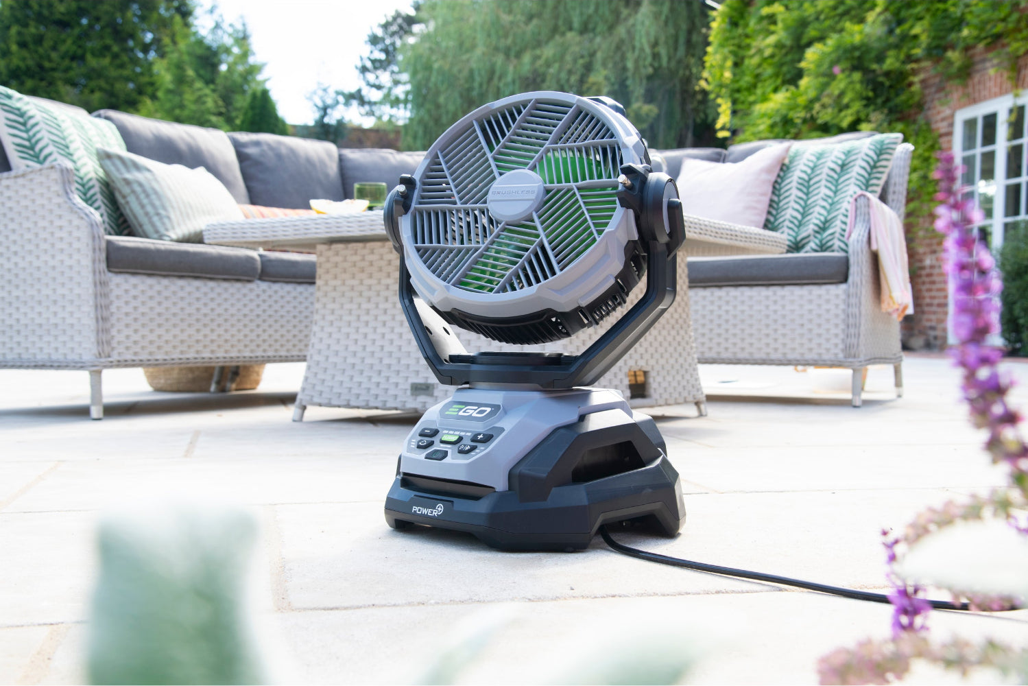 Ventilátor s rozprašovačom EGO Power+ 25 cm prenosný a kompaktný