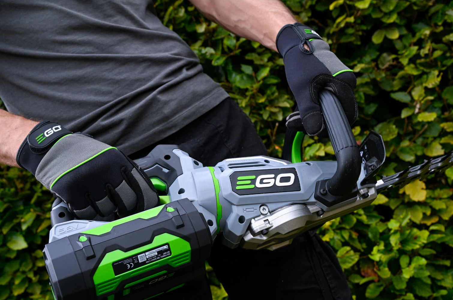 EGO Power+ HT6510E 65 cm výkonné aku nožnice na živý plot / plotostrih pre rýchlu a čistú úpravu