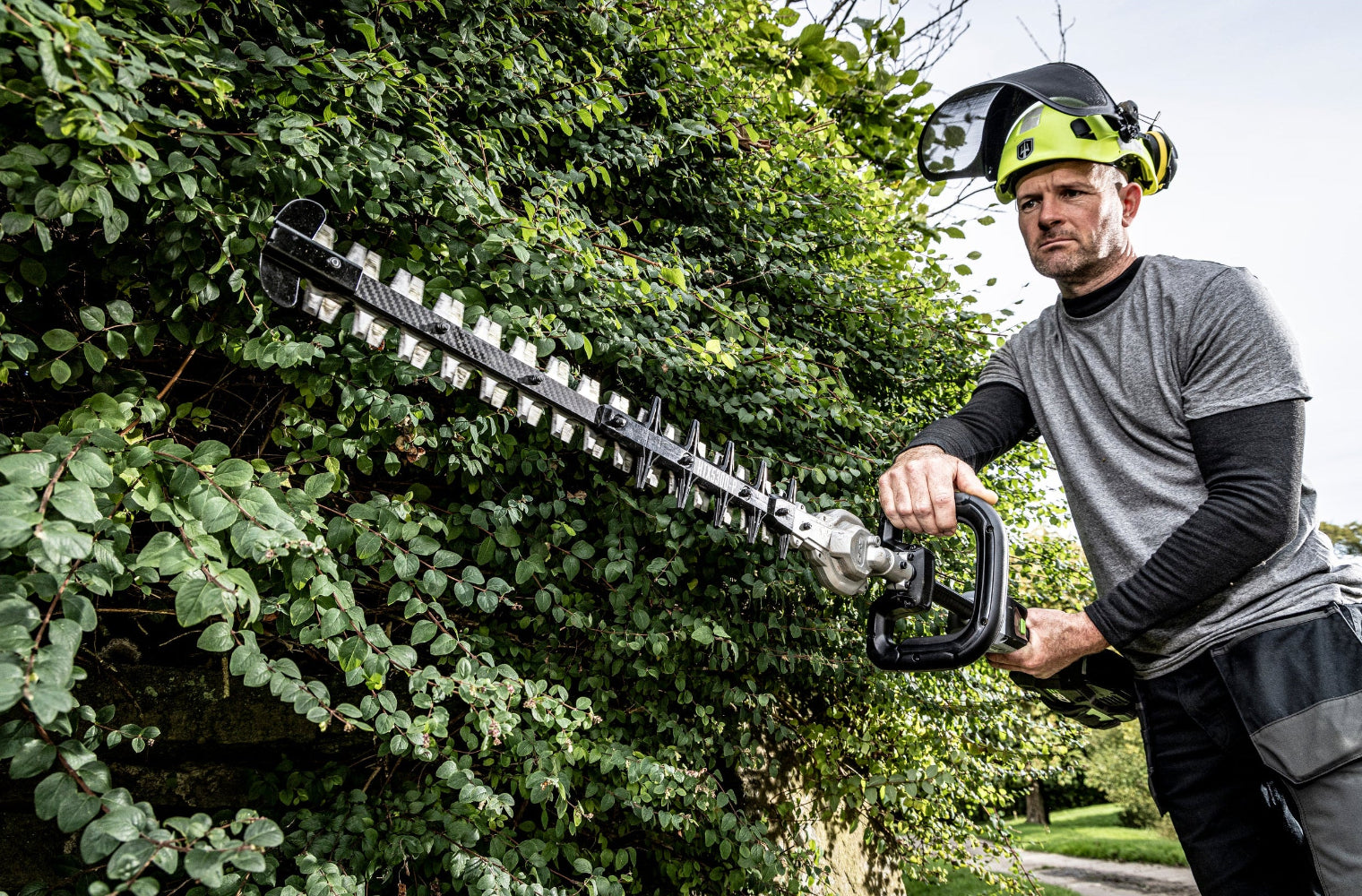 EGO Power+ HTX5300-P PRO X profesionálny teleskopický plotostrih / nožnice na živý plot na výšku a hĺbku