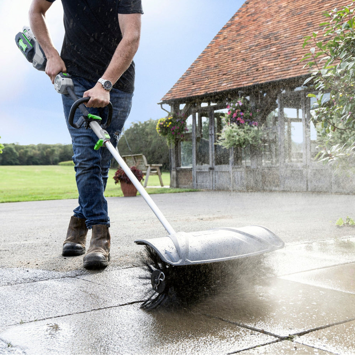 Bez benzínu a servisu