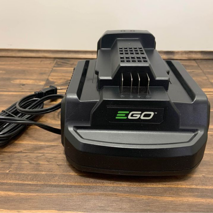 Nabíjačka EGO Power+ Štandard 210 W spoľahlivá a ekonomická 1 Výkon 210 W pre optimálne nabíjanie