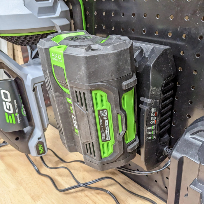 Nabíjačka EGO Power+ CH3200E 320 W rýchlejšia štandardná nabíjačka 1 Výkon 320 W