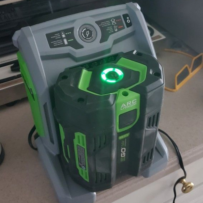 Rýchlonabíjačka EGO Power+ 700 W turbo nabíjanie pre 56 V batérie 1 Výkon 700 W