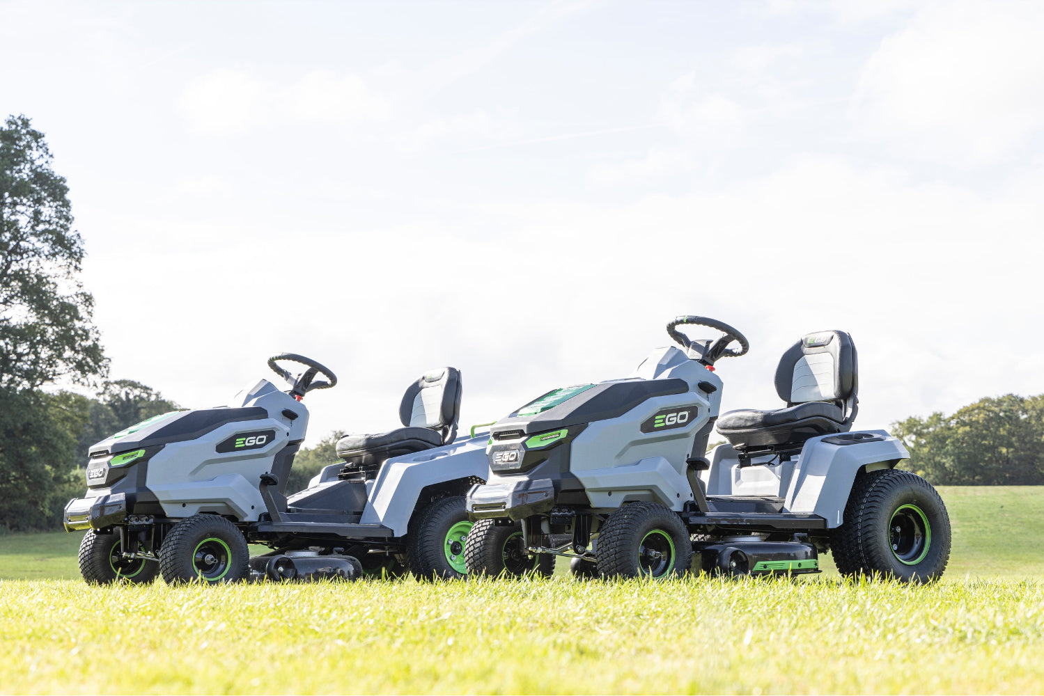 AKU Záhradný traktor 98 cm TR3800E-B so zberným košom