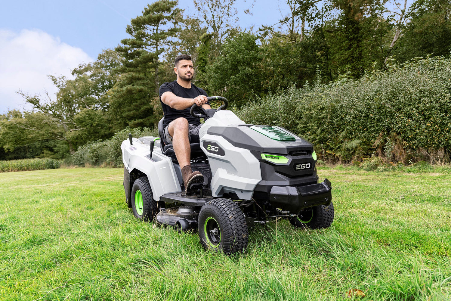 AKU Záhradný traktor 98 cm TR3800E-B so zberným košom