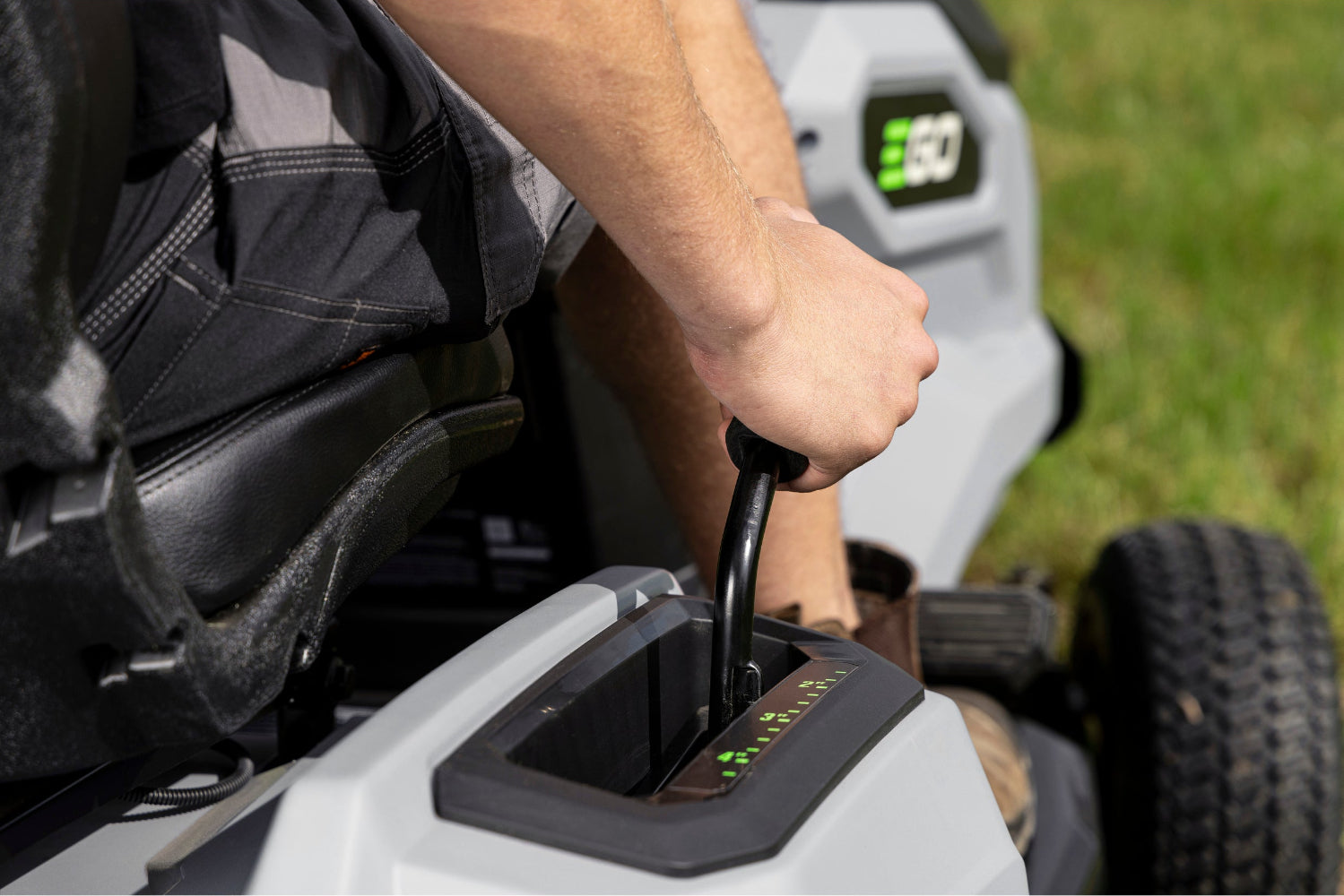 Záhradný traktor EGO Power+ 107 cm bočné vyhadzovanie