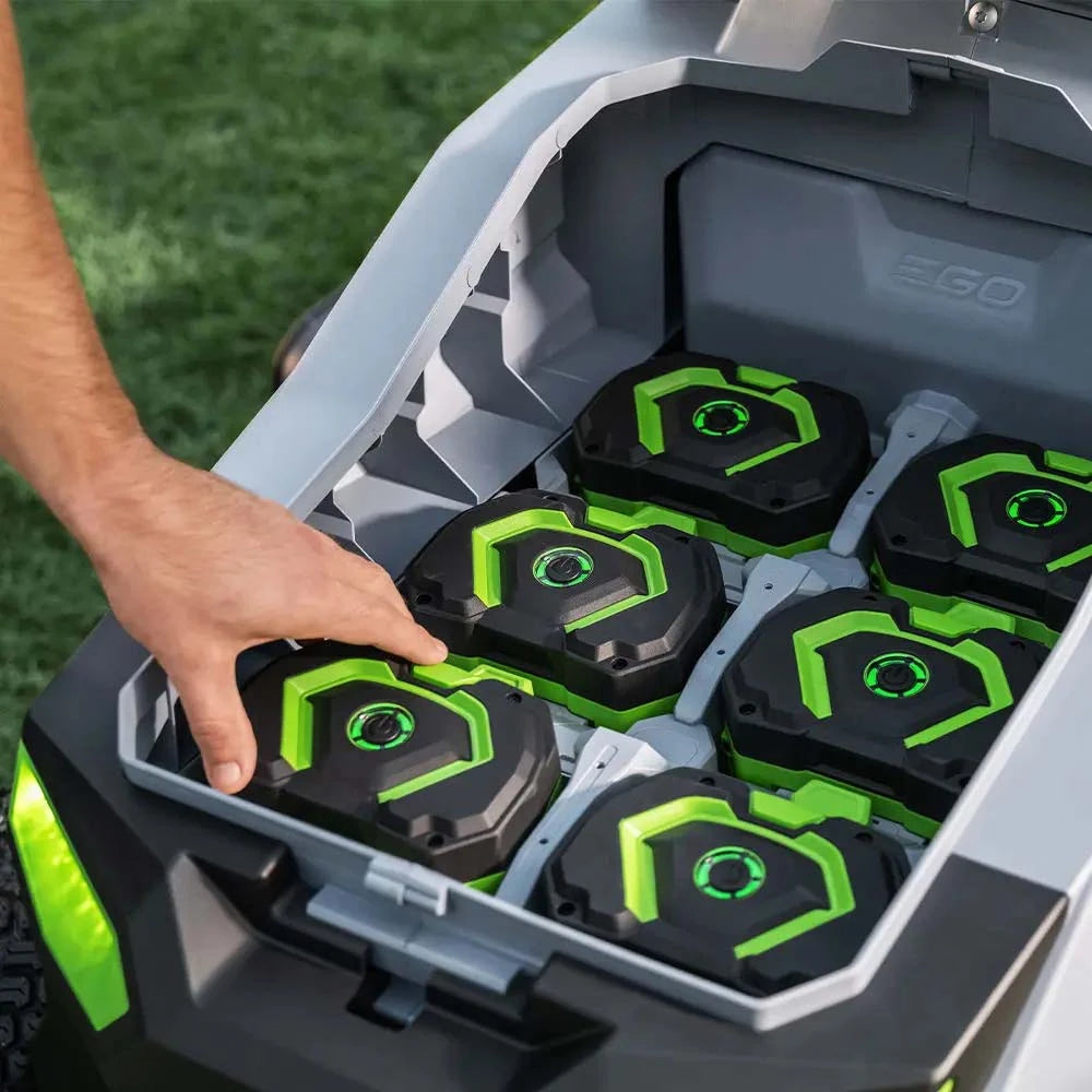 AKU Záhradný traktor 98 cm TR3800E-B so zberným košom